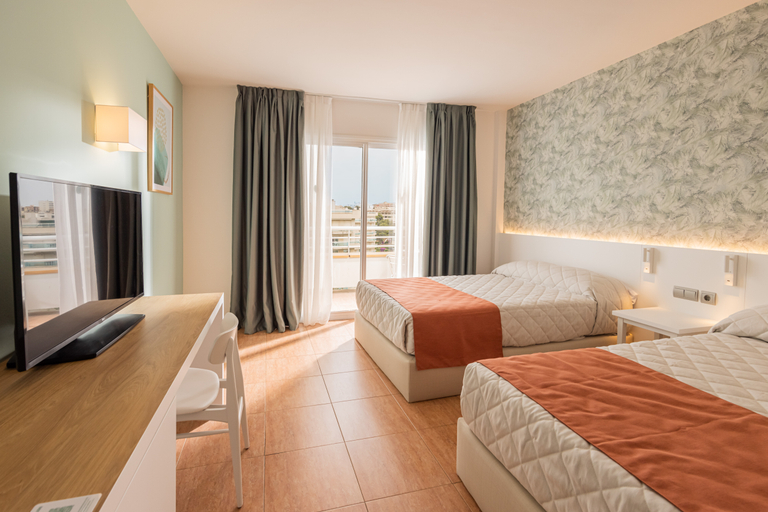 Bedroom 3, Ponient Piramide Salou by PortAventura World, Tarragona