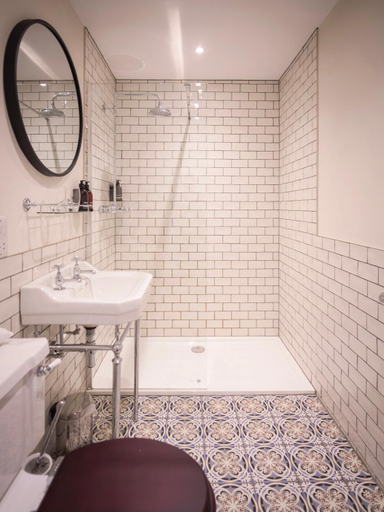 Bathroom 3, The Priory Hotel, Newport