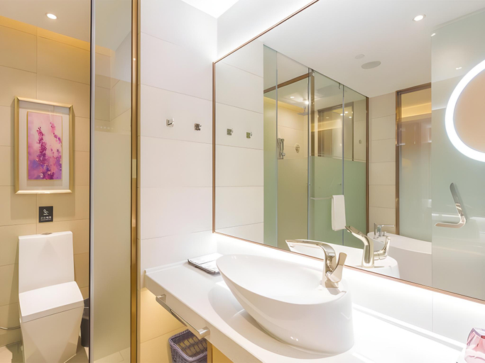 Bathroom 5, Lavande Hotel Zhongshan Xiaolan Daxin Xinduhui, Zhongshan
