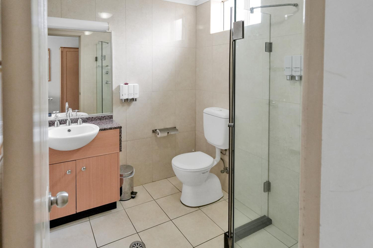 Bathroom 5, The Oxley Motel Dubbo, Dubbo - Pt A