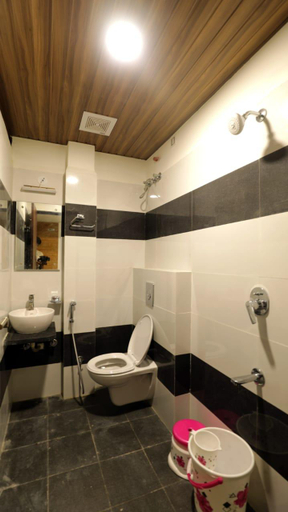 Bathroom, Hotel Regal Regency, Indore