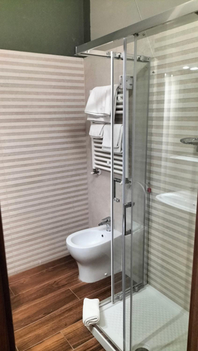 Bathroom 2, Hotel La Meridiana, Pesaro E Urbino