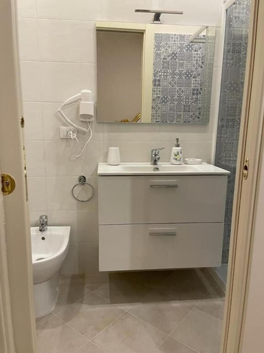 Bathroom 5, Nicole House, Reggio Di Calabria