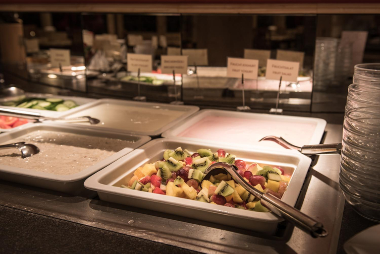 Food & Drinks 3, 5th Floor Basic Rooms - shared bathrooms, Interlaken