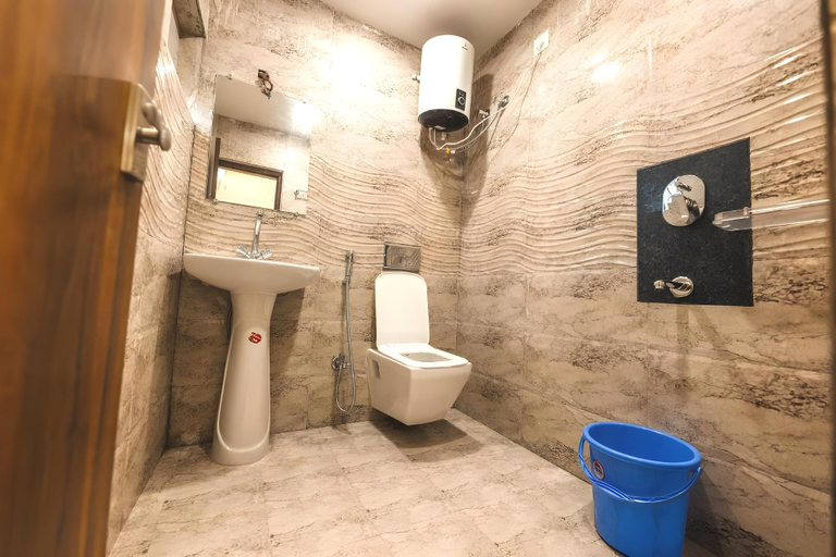 Bathroom, HOTEL HOLIDAY EXPRESS, Kolkata