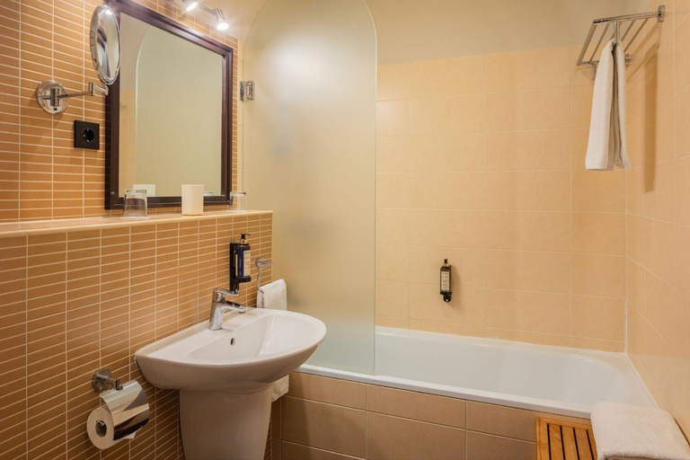 Bathroom 3, Escala Hotel and Suites, Budapesti