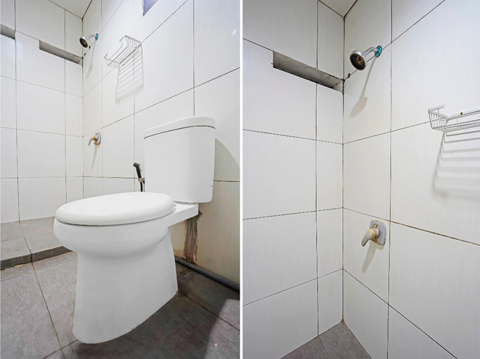 Bathroom, OYO 91743 Choirul Residence, Surabaya