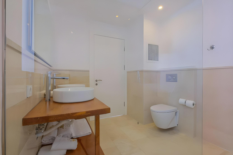 Bathroom 2, Highclere Hotel & Spa, Fethiye