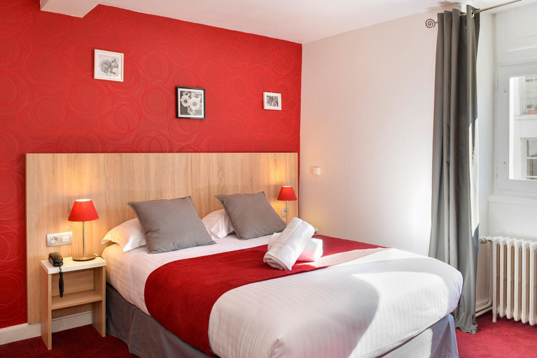 Bedroom 3, Logis Hotel Le Puits Dore, Indre-et-Loire