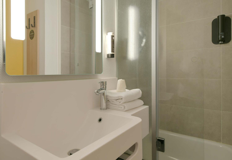 Bathroom 3, B&B HOTEL Le Mans Nord 1, Sarthe