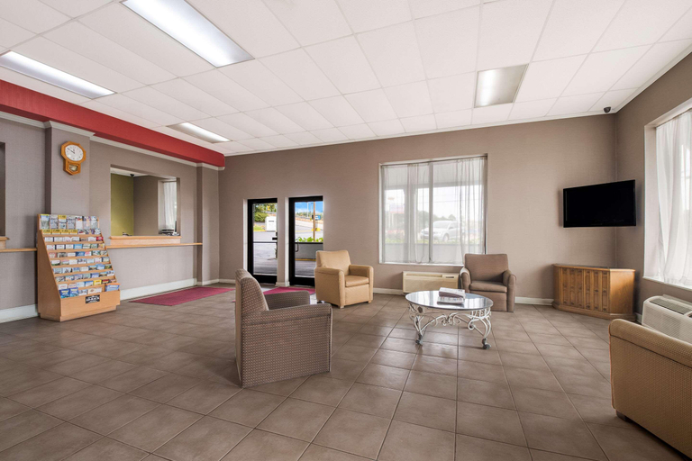 Public Area 2, Suburban Studios Cleveland Central, Bradley