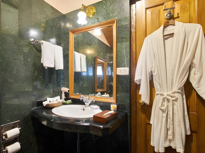Bathroom 4, The Elgin Darjeeling, Darjiling