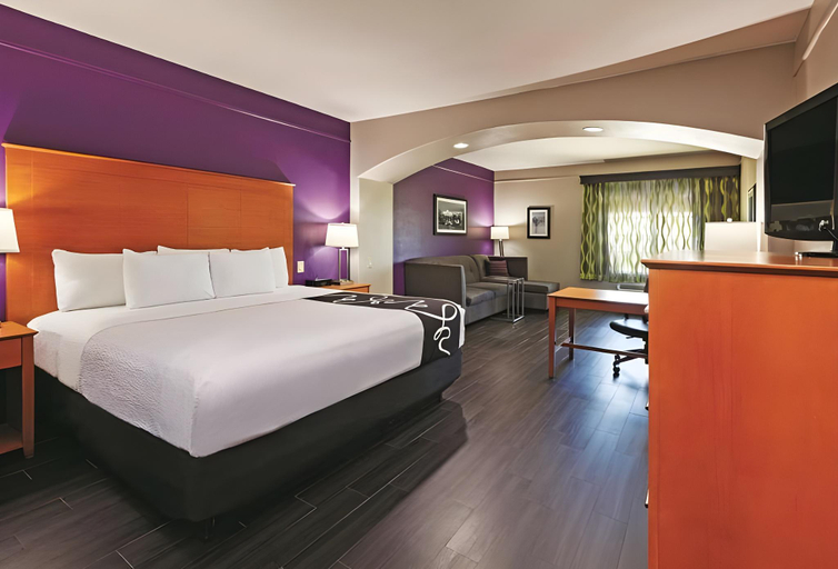 Bedroom 3, Palacio Royale Inn Signature, Houston