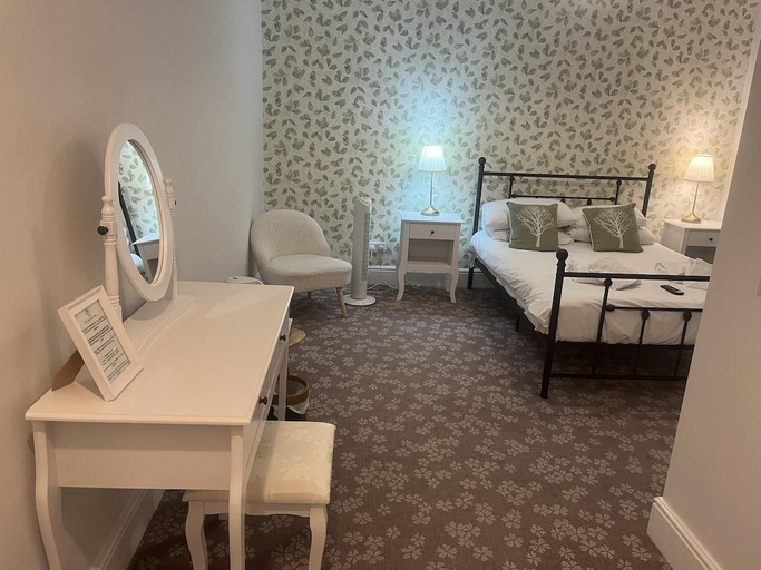 Bedroom 2, Penny Farthing Hotel & Cottages, Hampshire