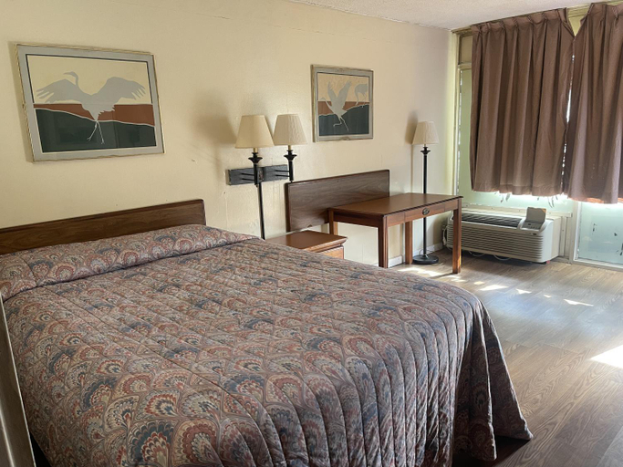 Bedroom 5, Tyler Inn & Suites, Smith