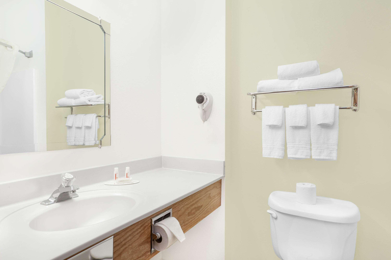 Bathroom 4, Super 8 by Wyndham Cobleskill NY, Schoharie