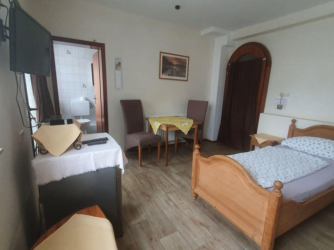 Bedroom 2, Wohnung mit eigener Terrasse in Homberg, Schwalm-Eder-Kreis