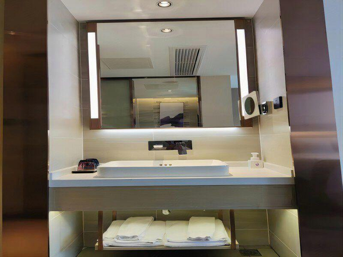Bathroom 3, Lavande Hotel Wuhan 2nd Guanggu Road, Wuhan