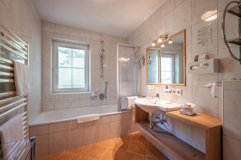 Bathroom, Hotel Maria Theresia, Schwaz