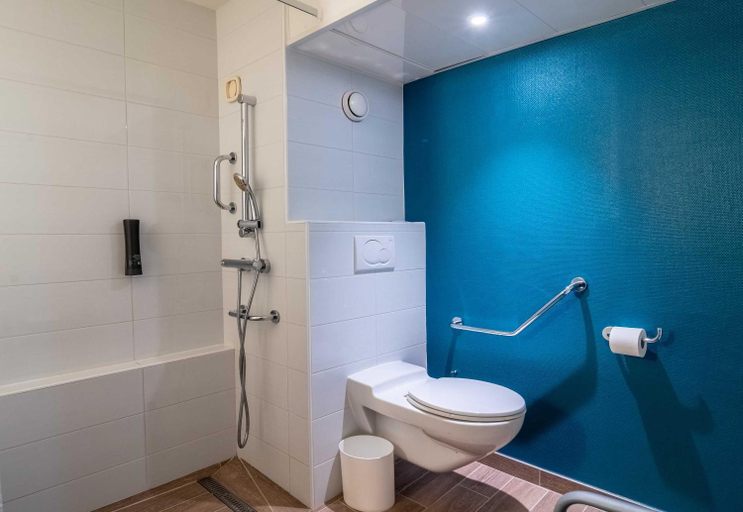 Bathroom 5, B&B Hotel Limoges 3, Haute-Vienne
