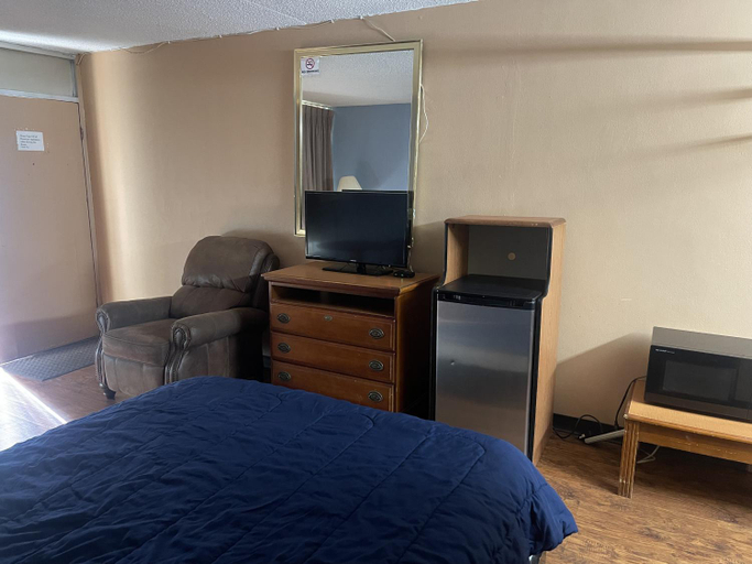 Bedroom 3, Tyler Inn & Suites, Smith
