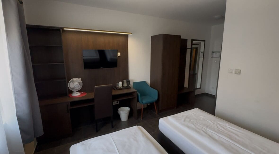 Bedroom 4, Hotel Ayhan, Region Hannover