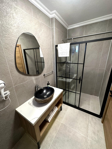 Bathroom 4, Suuyla Kazdagları, Edremit