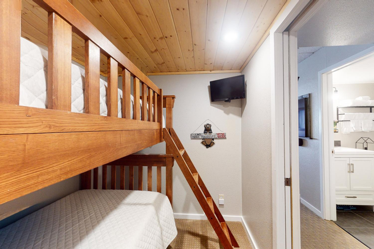 Bedroom 4, West Lake Lodge 309, Summit