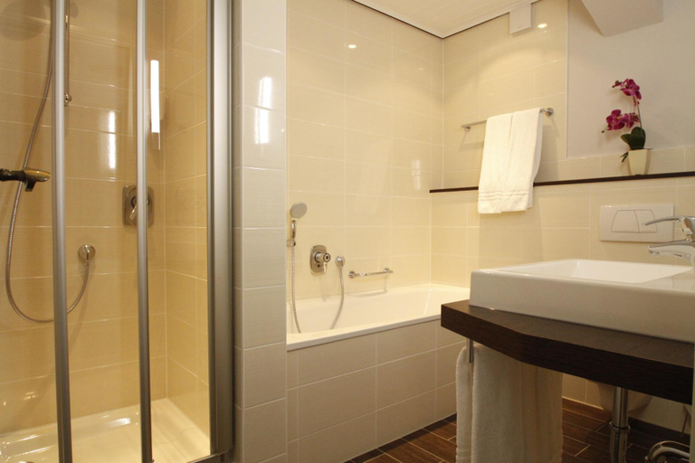 Bathroom, Hotel Kaiserhof Wesel, Wesel