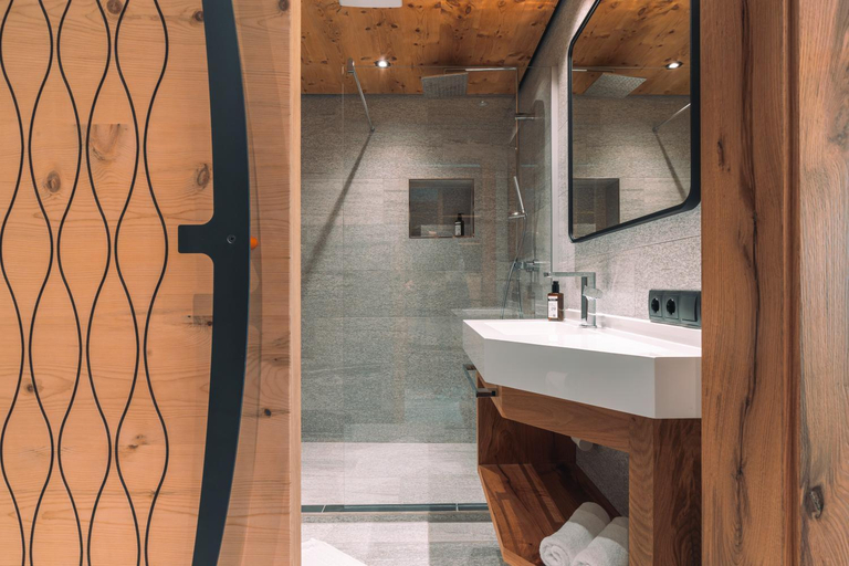 Bathroom 3, Hotel Olympia, Landeck