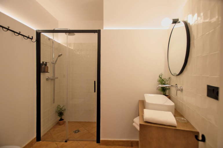 Bathroom 5, Hotel Casa Ernestina, Badajoz