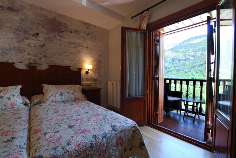 Bedroom 3, Hotel Bujaruelo, Huesca