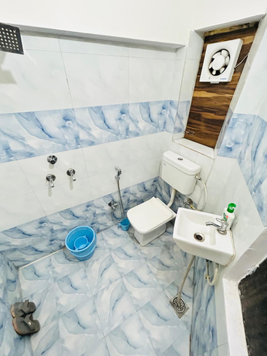 Bathroom 5, The Kashi Room's, Varanasi