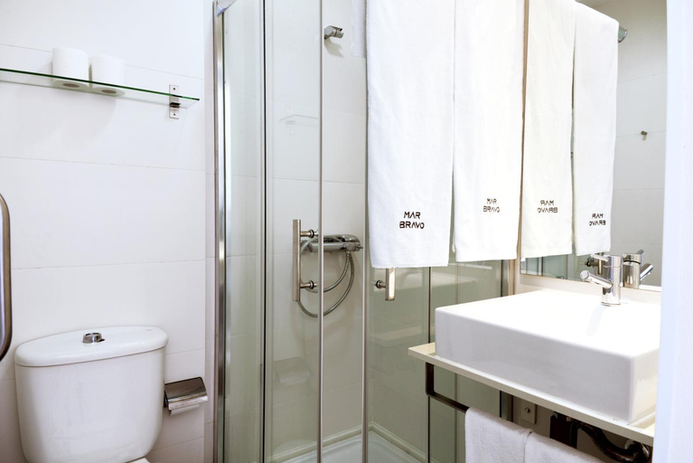 Bathroom 4, Mar Bravo, Nazaré