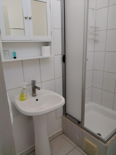 Bathroom, Ayelen Express, El Loa