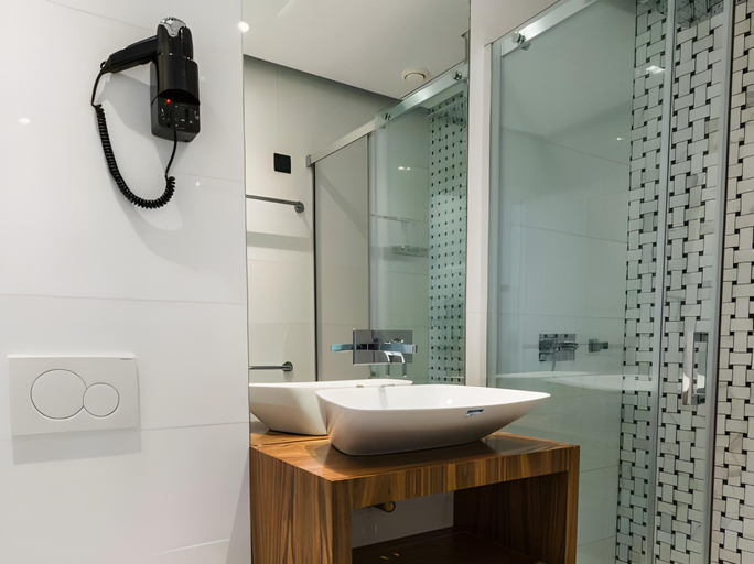 Bathroom 4, Rossio Boutique Hotel, Lisbon