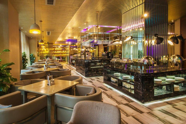 Food & Drinks