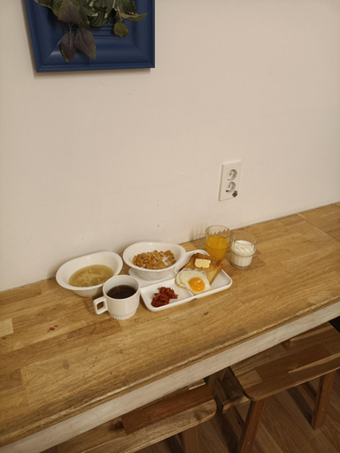 Food & Drinks 4, Hannah Stay - Female Only, Jeju