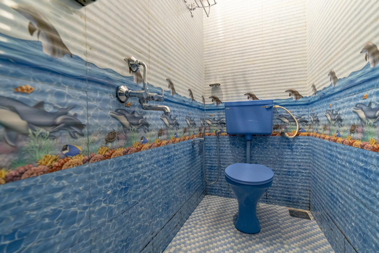 Bathroom 4, Whoopers Hostel Anjuna, North Goa