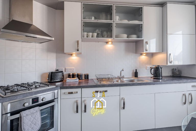 Others 5, Portland Pad - SJA Stays - Modern 2 Bed Apartment, Aberdeen