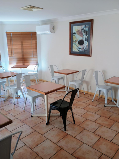 Food & Drinks 4, Across Country Motor Inn, Dubbo - Pt A