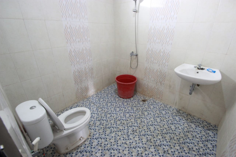Bathroom 4, Kusuma Pinus F8, Malang