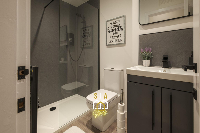 Bathroom 3, West End Retreat - SJA Stays - 2 Bed Apartment, Aberdeen