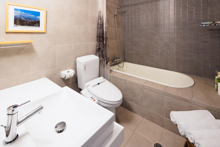 Bathroom 4, Koharu Resort Hotel and Suites, Hakuba