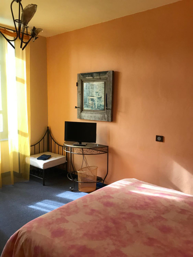 Bedroom 2, Auberge Magnette, Allier