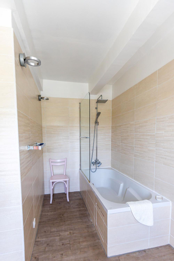 Bathroom 3, Auberge Gardoise, Gard