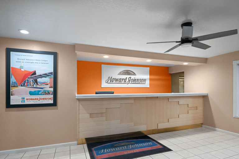 Public Area 2, Howard Johnson by Wyndham Modesto Ceres, Stanislaus