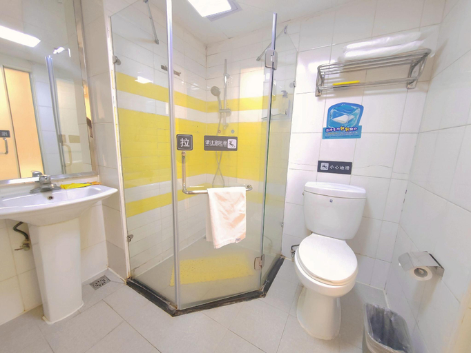 Bathroom 3, 7 Days Inn Chengdu Wuda Garden Longzhuayan Metro Station, Chengdu