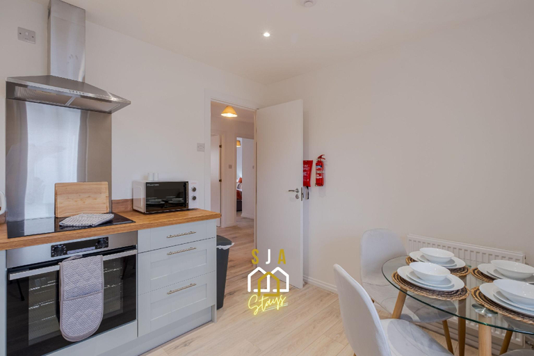 Others 4, Merkland Stay - SJA Stays - Modern 2 Bed Apartment, Aberdeen