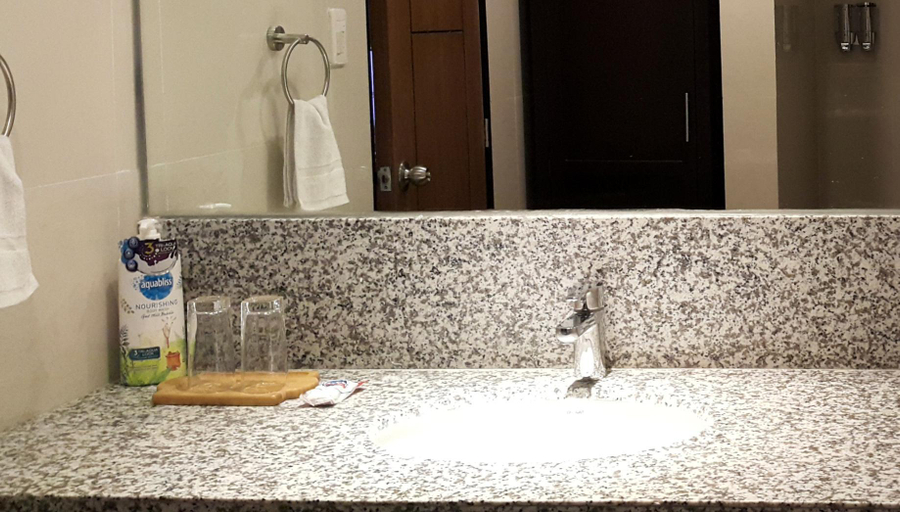 Bathroom 4, Relaxing Stay with Sea View at Arterra Mactan, Lapu-Lapu City
